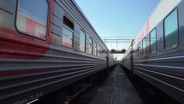 "Урал" ЭП1М-701 №325 Новороссийск-Пермь прибывает на станцию Миллерово смотреть онлайн