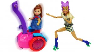 Что круче: самокат, ролики или гироскутер? Смешные видео для девочек с Барби и Штеффи