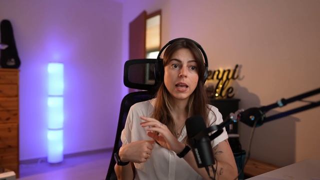 Watch Girl reacts to YOUR watch confessions смотреть онлайн