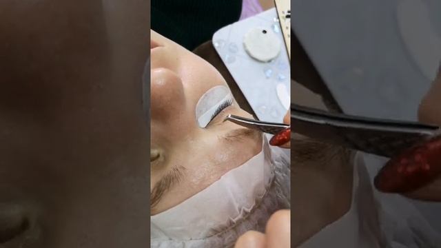 Как ставить подложку на веко перед наращиванием. смотреть онлайн