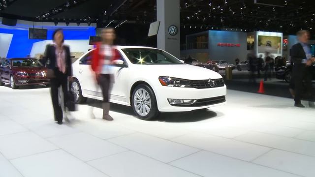 2012 Volkswagen Passat @ 2011 Detroit Auto Show - CAR and DRIVER смотреть онлайн