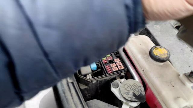 Где находится предохранитель прикуривателя на Тойота РАВ 4? Замена.