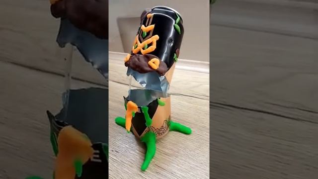 лесной монстр из железной банки _ фигурка кино динозавр