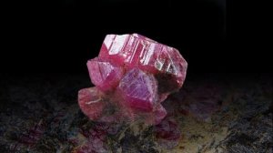 РУБИН - Свойства камня. Физические, Лечебные и Магические свойства. Как отличить Рубин от подделки?