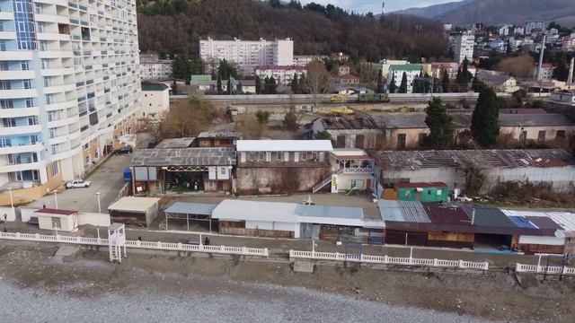 Жуткая картинка если честно! Полет над набережной и "Судоверфью" декабрь ?ЛАЗАРЕВСКОЕ СЕГОДНЯ?СОЧИ. смотреть онлайн