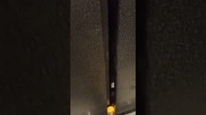 Лифт Просто заглючил и поехал с открытыми дверями после мы застряли только в большом лифте