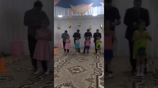 Папа заплетает косу смотреть онлайн