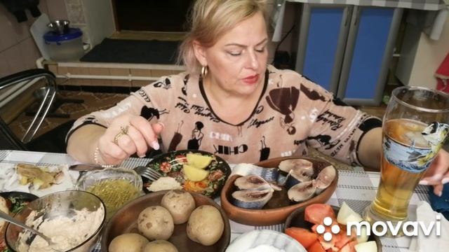 ЖИЗНЬ В ДЕРЕВНЕ /МУКБАНГ /СЕЛЁДОЧКА С КАРТОШЕЧКОЙ И ПИВАСИКОМ? смотреть онлайн