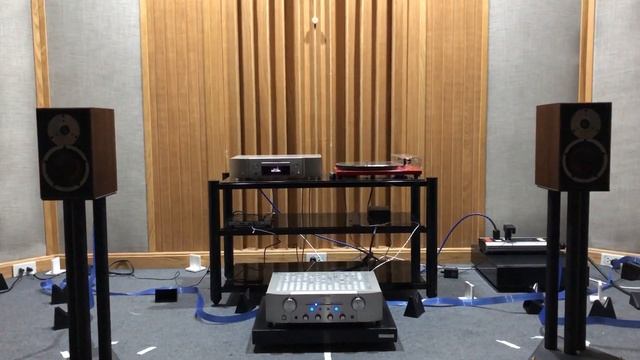 Hands-on with the Dali Spektor 2 (unofficial behind the scene) смотреть онлайн