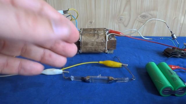 ? Как зажечь лампу ДРБ от Батарейки ? СЕКРЕТЫ МОИХ СХЕМ смотреть онлайн