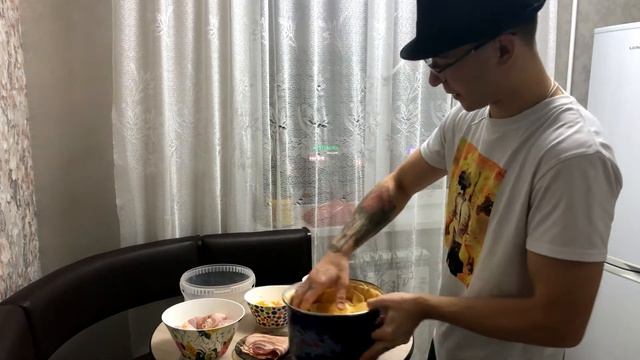 Вот как нужно готовить курицу/Куриные голени с беконом в духовке/. смотреть онлайн