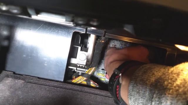 TRACTION CONTROL ABS FUSE LOCATION BMW E90 E91 E92 E93 смотреть онлайн