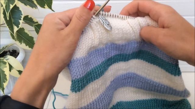 Как вязать цветные полосы по кругу без "ступенек" смотреть онлайн
