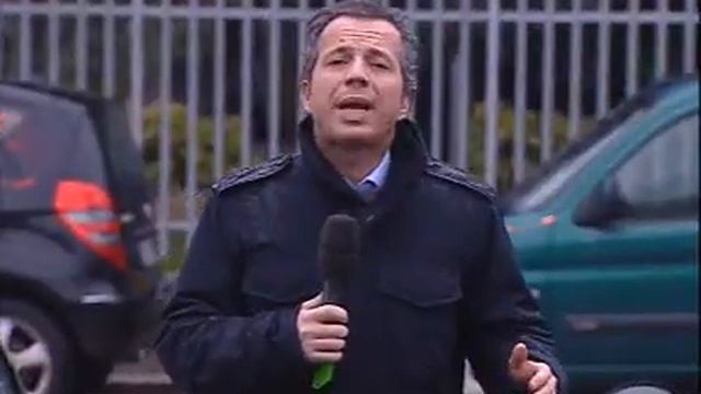 Rozzano, rom tentano rapina a donna e poi la picchiano смотреть онлайн