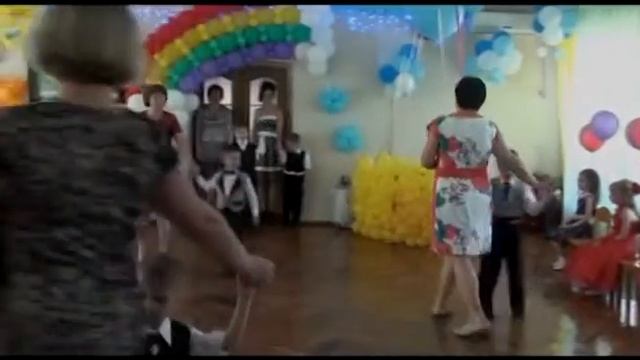 Танец "Выпускники с сотрудниками детского сада" № 287 смотреть онлайн