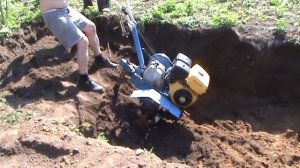 Копаем погреб мотоблоком