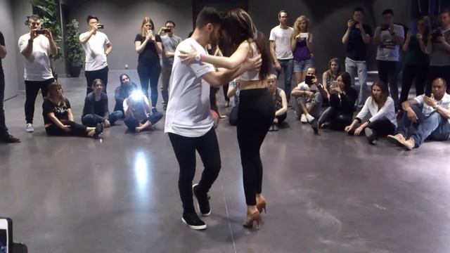 Luis García y Andrea Cobos - Thinking out loud - Sensual Bachata смотреть онлайн