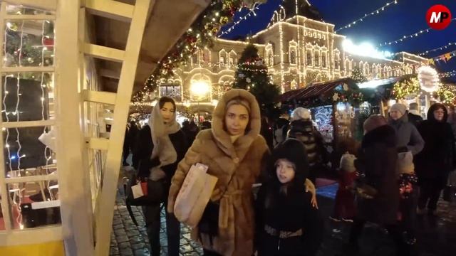 ПРЕДНОВОГОДНЯЯ МОСКВА. КРАСНАЯ ПЛОЩАДЬ смотреть онлайн