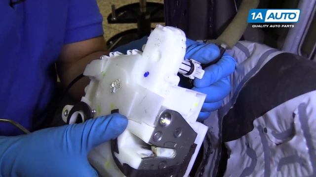How to Replace Front Door Lock Actuator 07-11 Honda CR-V смотреть онлайн