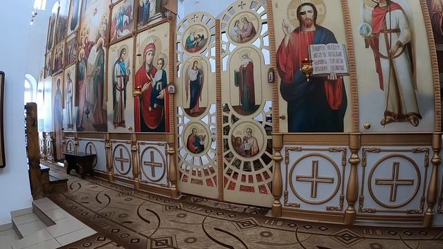 Дорогие братья и сестры! Божественная служба в храме Святой Троицы смотреть онлайн