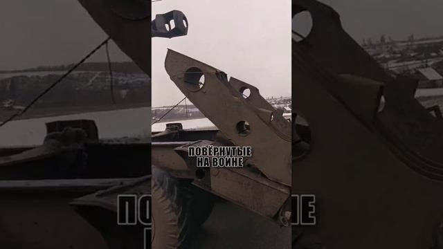 Тягач увозит очередную уничтоженную 155-мм САУ М109 украинской армии смотреть онлайн