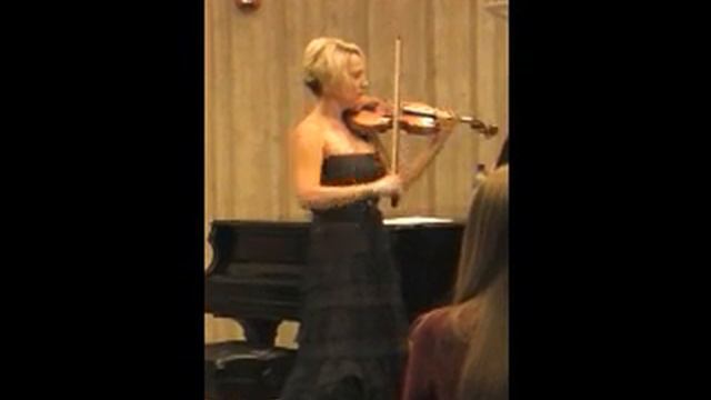 Heather Broadbent plays Bach Toccata and fugue in d minor for solo violin смотреть онлайн