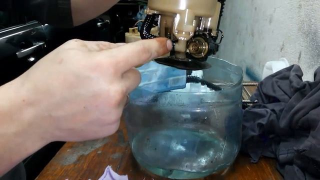 Ух ничего себе. Замена топливного фильтра в баке. (Honda CR-V 2002-2006) (Replacing the fuel filter смотреть онлайн
