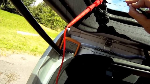 How to Test a Rear Window Defroster Grid With The Fluke 233 смотреть онлайн