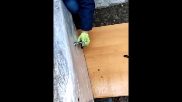 Просверлили сэндвич-панель и начали ее затягивать. Что получилось