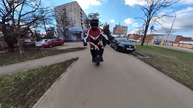 Проехался по городу немного. Выгуливал комбез. смотреть онлайн