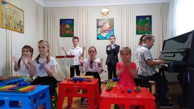 Фортепіанний дует: Макаров Гліб, Козак Марія, шумовий оркестр - учні 1-2 класу | А Холмінов Курчата смотреть онлайн