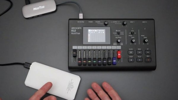 ZOOM R12 - Use a USB hub to connect power bank, flash drives, and MIDI controllers
