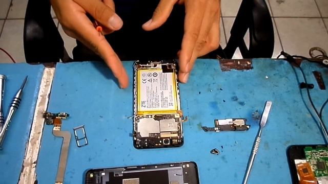 Como abrir ZTE Blade V8 || Como Desarmar ZTE V8||Como desmontar ZTE Blade V8 смотреть онлайн