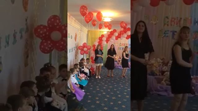 Танец мамочек)))) Выпускной в саду смотреть онлайн