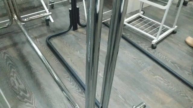 Вешало двухстороннее для одежды на колесах.mp4 смотреть онлайн