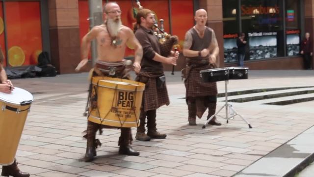 Clanadonia. Street concert of drummers in Glasgow. смотреть онлайн