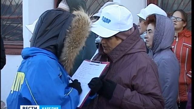 Спецпоезд ЛДПР добрался до Деревянки смотреть онлайн