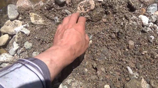 Половина камня серая другая белая Half a stone gray and the other white смотреть онлайн