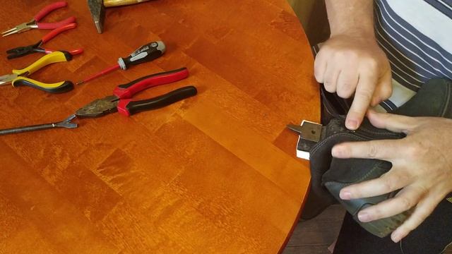 Ремонт за 10 минут любого бегунка (собачки) в замке на сапогах самому дома | Чемпион Берлина смотреть онлайн