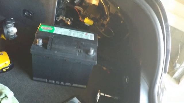 Bentley Continental GT Battery (2) Replacement and Service Location смотреть онлайн