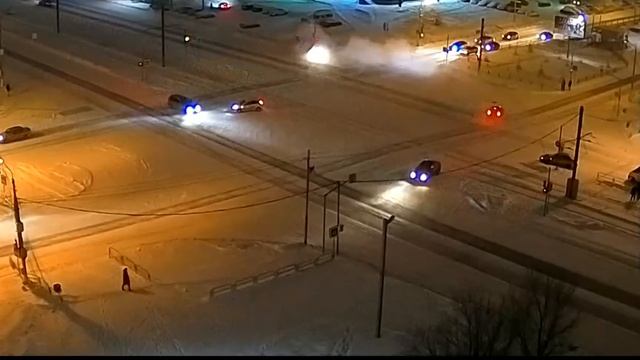 Магнитогорск Советская - 50 лет Магнитки . Водитель не убедился в безопасности... В результате чего смотреть онлайн
