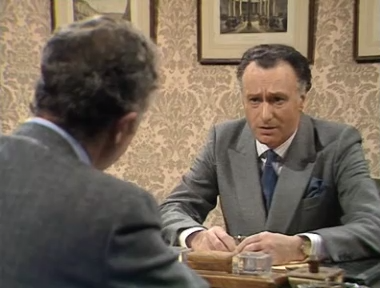 Yes, Minister - S3x06 - The Whisky Priest смотреть онлайн