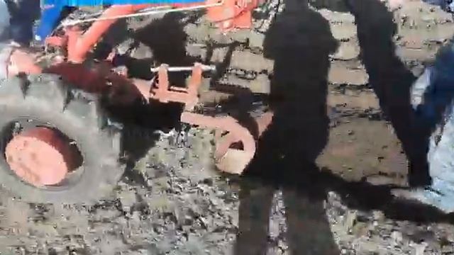 МТЗ-09Н HONDA GX270 Вспашка оригинальным плугом в свал смотреть онлайн