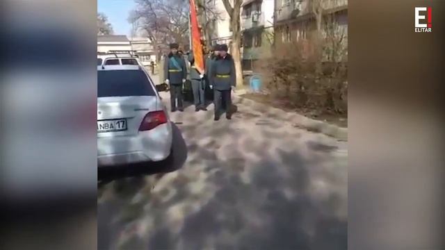 В Шымкенте устроили мини-парад для ветерана смотреть онлайн