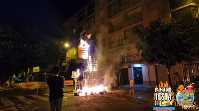 Cremà Hoguera | Verbena de San Juan 2023 - Falla el Pouet de Campanar. 17/06/23 смотреть онлайн