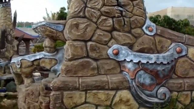 забор, бордюр светильник в виде дерева, декоративная штукатурка, лагерь АВАТАР на Канарах. смотреть онлайн