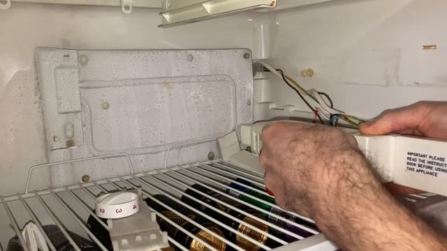 My fridge broke but it has no capacitor? The thermostat had failed: Tricky bodge and simple repair. смотреть онлайн