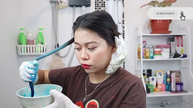 HOW TO COL0R HAIR WITH CREPE PAPER || Crepe Paper Hair Dye Tutorial смотреть онлайн