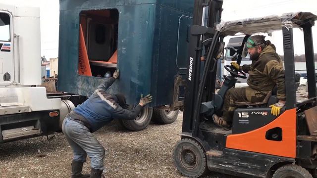 Kenworth установка спальника часть 2 смотреть онлайн