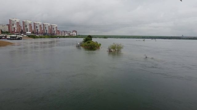 Дождливая прогулка по Набережной (г. Иркутск) смотреть онлайн